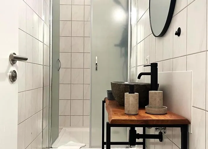 Appartement 100M2 Apartment , Ideal Fuer Business & Familien, Tiefgarage, Naehe Regensburg