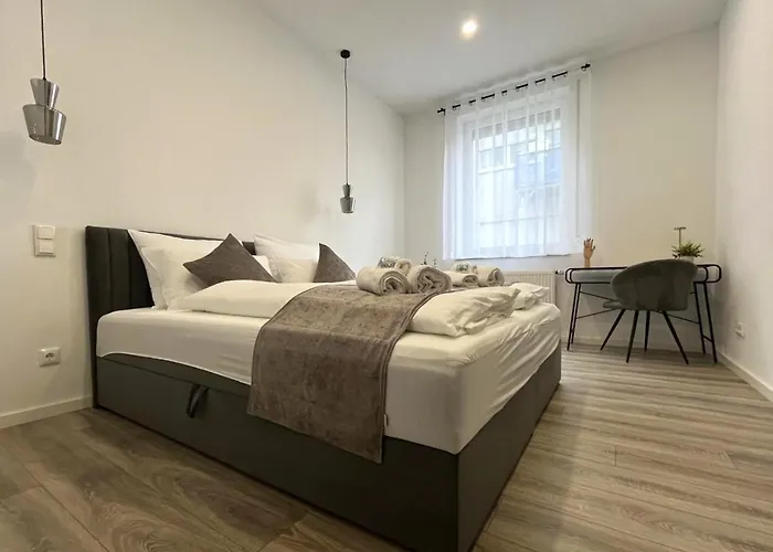 Appartement 100M2 Apartment , Ideal Fuer Business & Familien, Tiefgarage, Naehe Regensburg